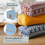#DoYourYoga Yoga-Bolster Paravati hellblau, gefüllt mit Bio-Buchweizenschalen, waschbarer Bezug mit praktischem Trageschlaufe.