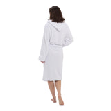LUMALAND Luxury Mikrofaser Bademantel mit Kapuze für Damen und Herren in Weiß, Größe XXL, weich, warm und schnelltrocknend.