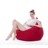 Junge Frau entspannt auf LUMALAND Comfort Line XXL Sitzsack Rot, 100x120x50 cm, Bodenkissen mit EPS Perlen Füllung.