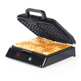 GOURMETmaxx Waffeleisen für Belgische Waffeln in Schwarz mit Antihaftbeschichtung und stufenlos einstellbarem Bräunungsgrad.