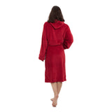 LUMALAND Luxury Mikrofaser Bademantel mit Kapuze für Damen und Herren in Rot, Größe XXL, flauschig und bequem.