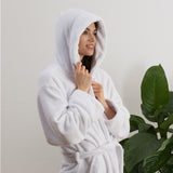 LUMALAND Luxury Mikrofaser Bademantel mit Kapuze für Damen und Herren in Weiß, Größe XXL, weich, flauschig, unisex, schnell trocknend.