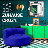 LUMALAND Sitzsack Lounge (320 L) royalblau in modernem Wohnraum, gemütlich und robust für Indoor- und Outdoor Nutzung.